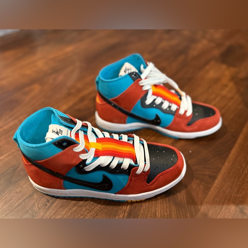Brand New Nike SB Dunk Hi QS, multi color shoe, size 7.5 men or 9 women